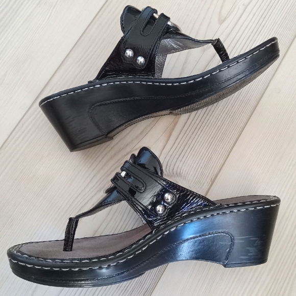 Alegria Thong Wedges - Picture 3 of 9